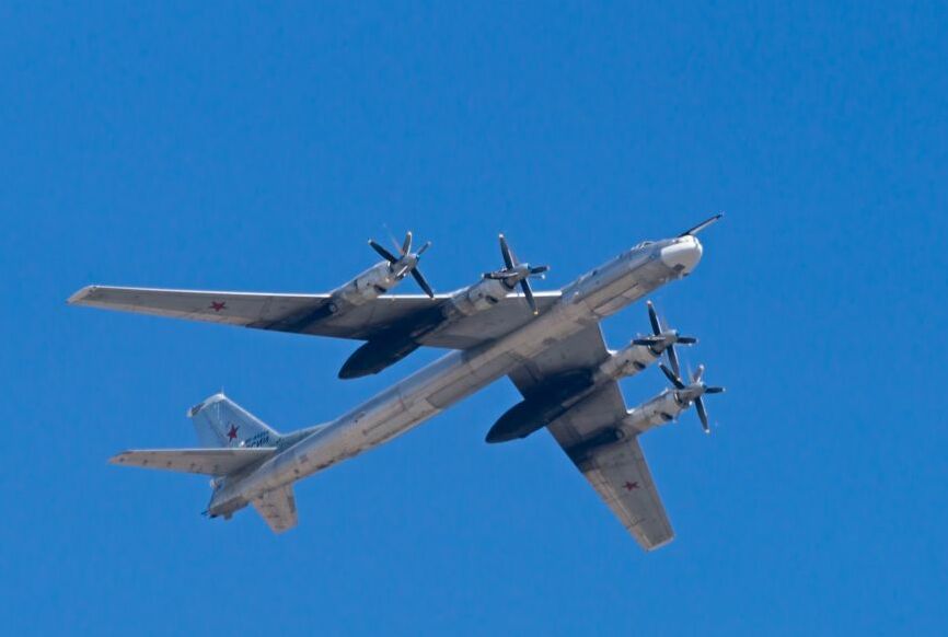 Картина на холсте Бомбардировщик Ту-95, арт hd2129401